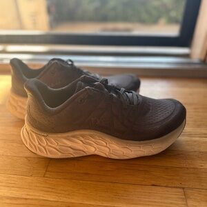 New Balance More Men’s 9.5 2E